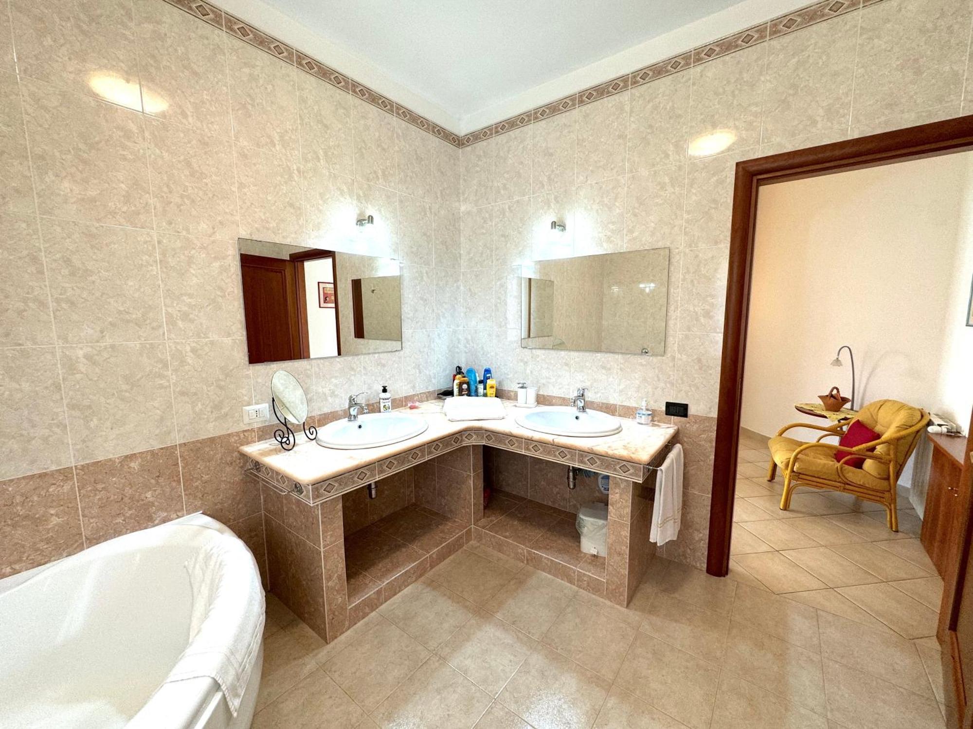 Rosa'S House - Zona Ospedaliera Apartment Cagliari Ngoại thất bức ảnh